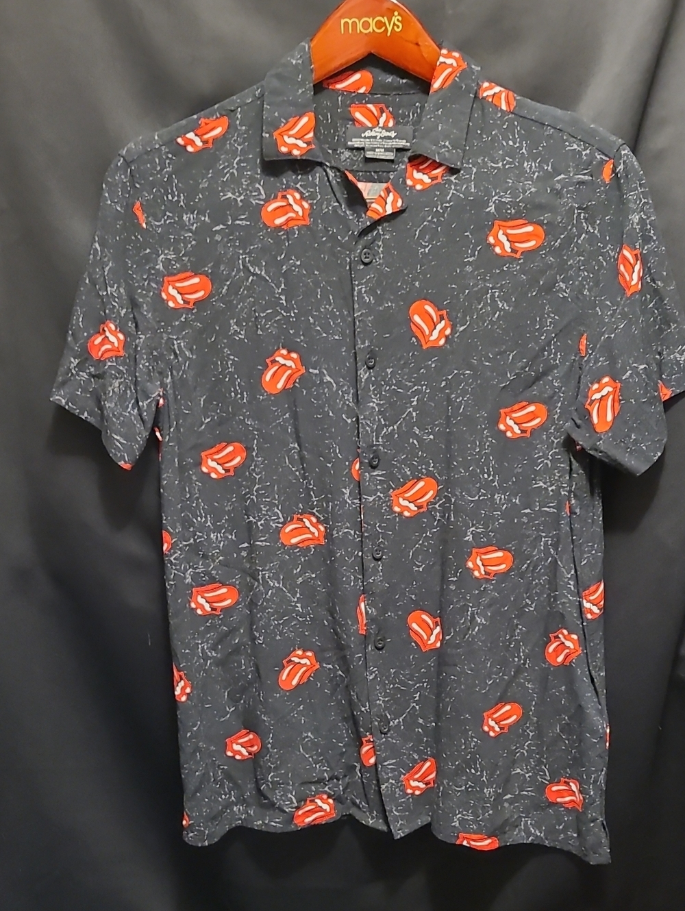 Rolling Stones Graphic Short-Sleeve Button-Up Shirt - Black with Red Print